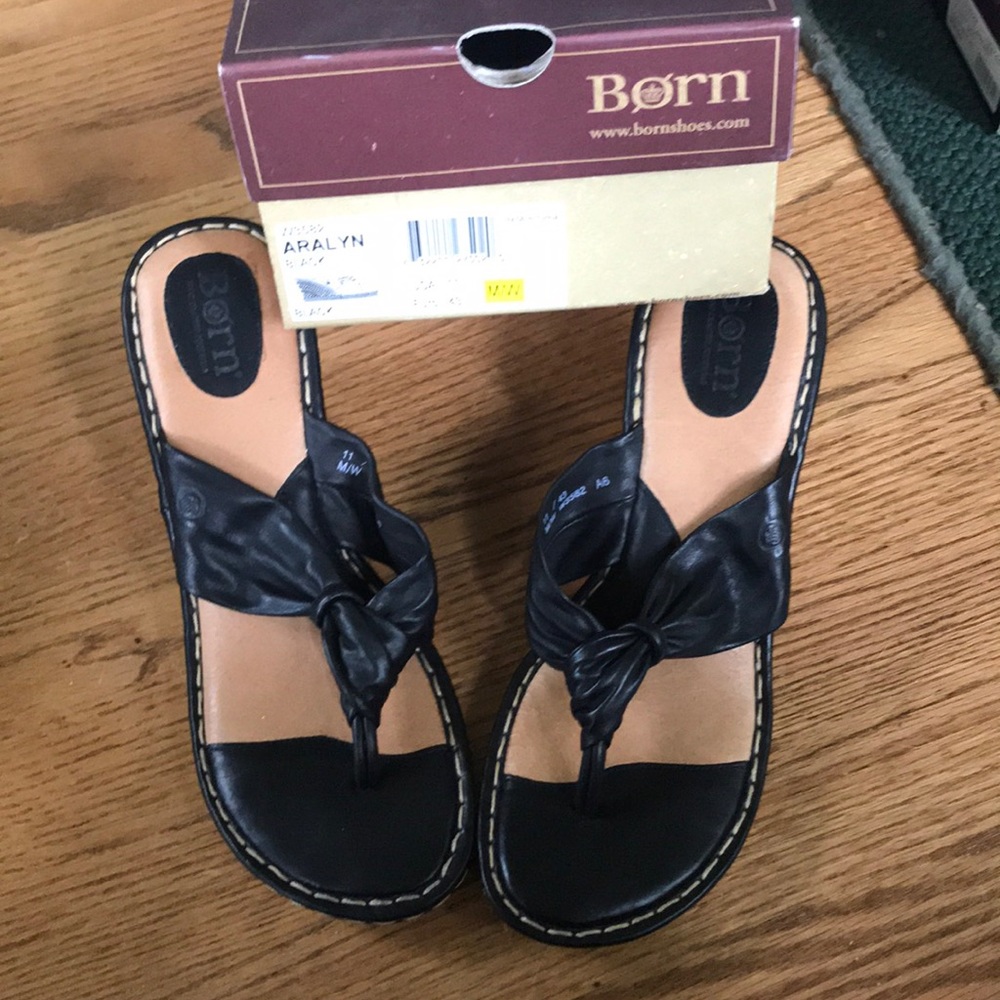 NIB Born Aralyn Black Wedges